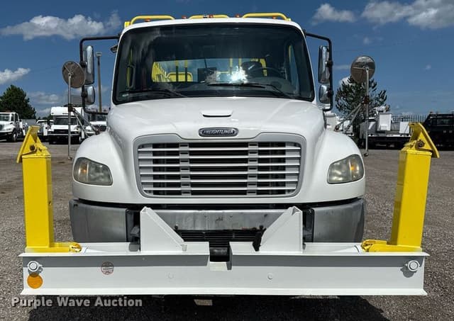 Image of Freightliner Business Class M2 equipment image 1