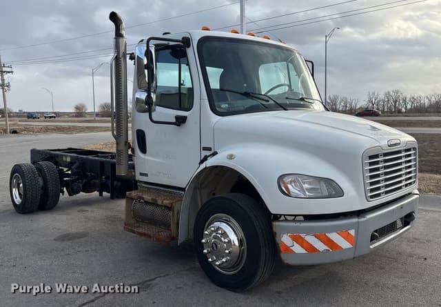 Image of Freightliner Business Class M2 equipment image 2