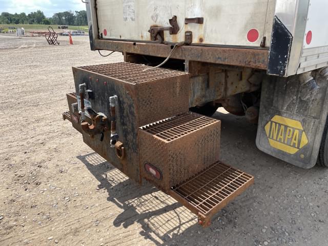 Image of Freightliner Business Class equipment image 4