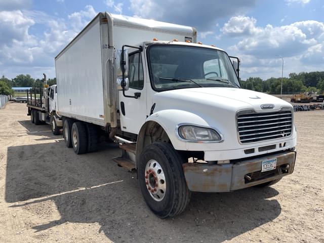 Image of Freightliner Business Class equipment image 2