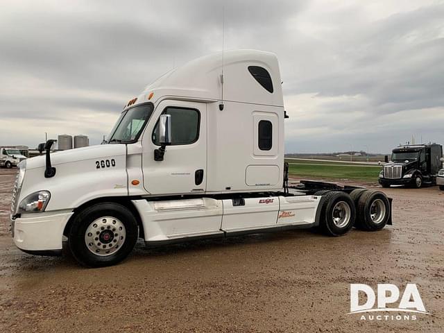 Image of Freightliner Cascadia equipment image 1