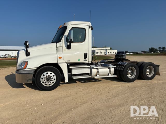 Image of Freightliner Cascadia equipment image 3
