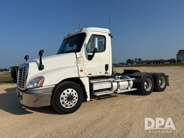 Image of Freightliner Cascadia equipment image 2