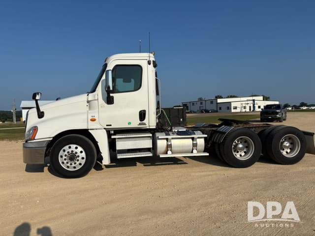 Image of Freightliner Cascadia equipment image 4