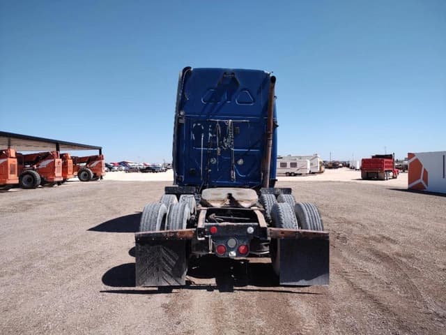Image of Freightliner Cascadia equipment image 3