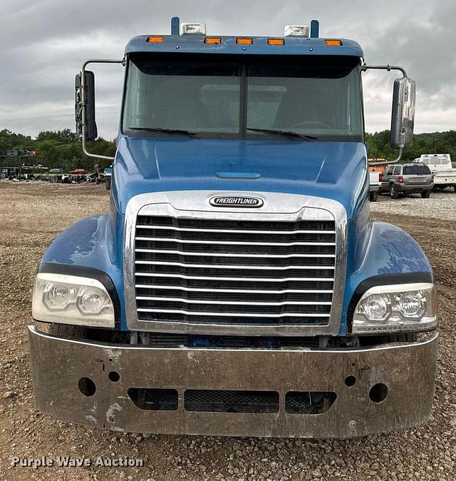 Image of Freightliner Century Class S/T equipment image 1
