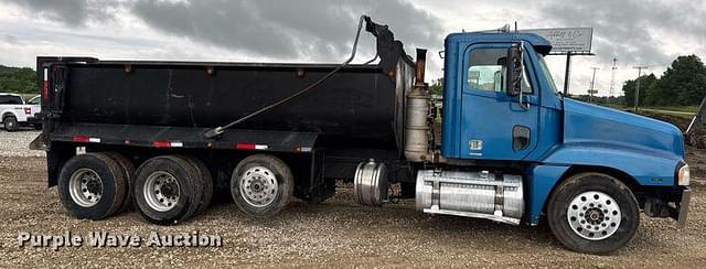 Image of Freightliner Century Class S/T equipment image 3