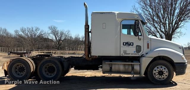 Image of Freightliner CL120 equipment image 3