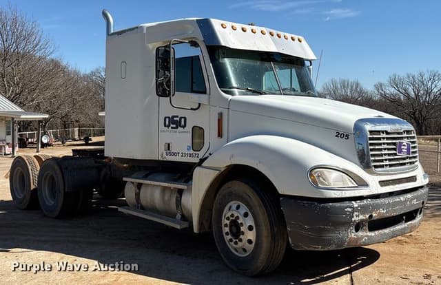 Image of Freightliner CL120 equipment image 2