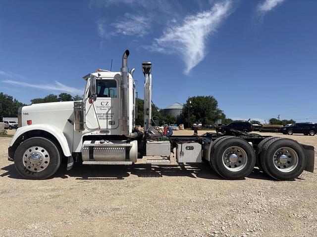 Image of Freightliner Classic equipment image 1