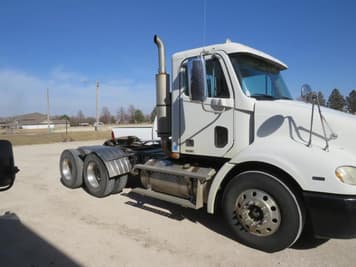 Main image Freightliner Columbia 112