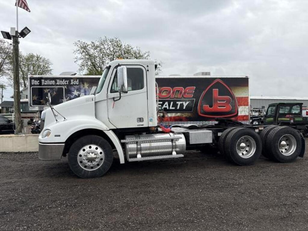 Image of Freightliner Columbia 112 Primary image