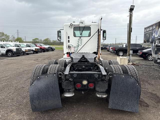 Image of Freightliner Columbia 112 equipment image 2