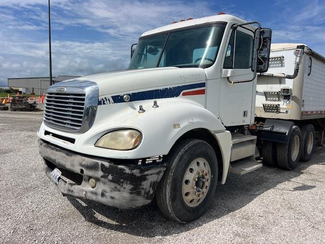 Image of Freightliner Columbia 120 Primary image