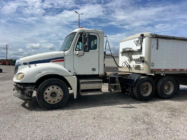 Image of Freightliner Columbia 120 equipment image 1