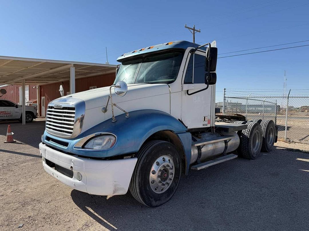 Image of Freightliner Columbia 120 Primary image