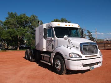 Main image Freightliner Columbia 120