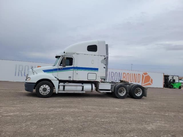 Image of Freightliner Columbia 120 equipment image 1