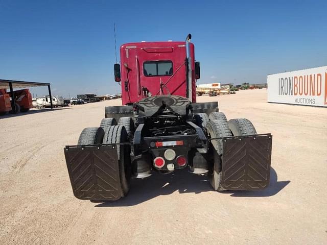 Image of Freightliner Columbia 120 equipment image 3