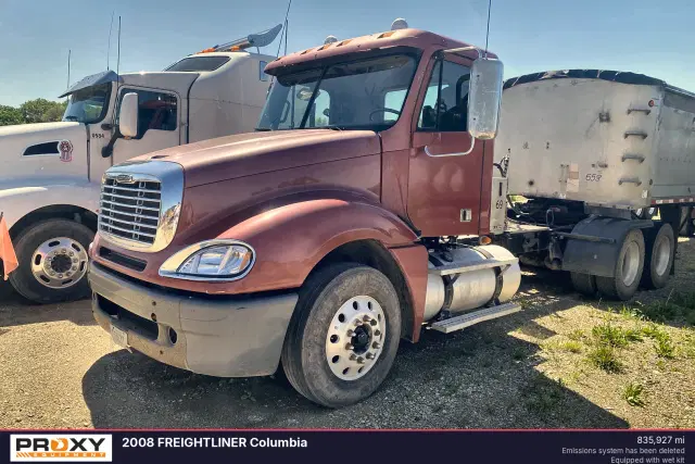 Image of Freightliner Columbia equipment image 2
