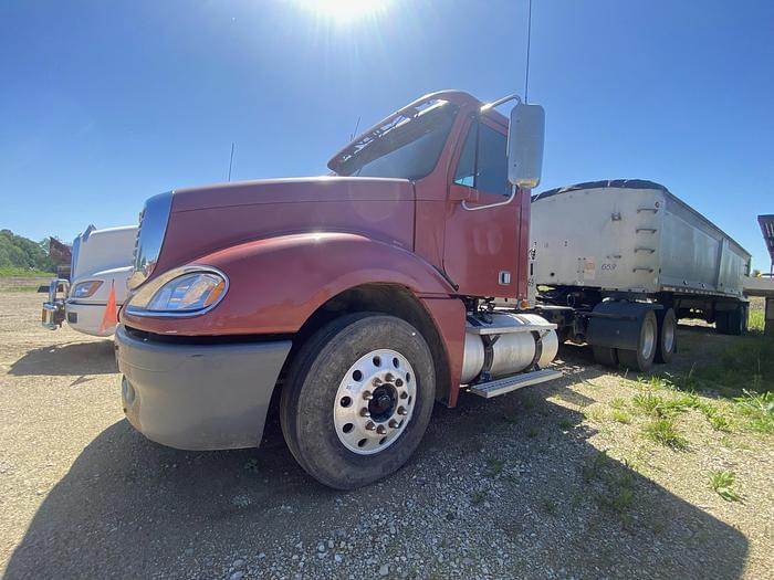Image of Freightliner Columbia Primary image