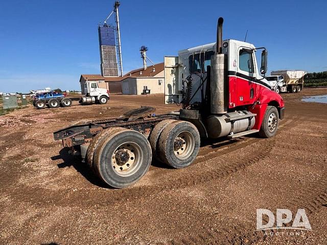 Image of Freightliner Columbia equipment image 4