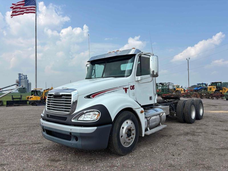Image of Freightliner Columbia Primary image