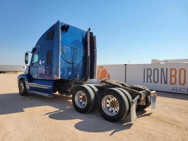 Image of Freightliner Columbia equipment image 2