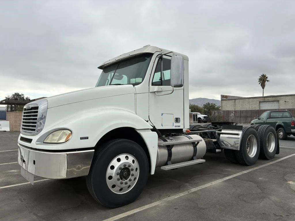 2008 Freightliner Columbia Equipment Image0