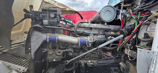Image of Freightliner FLD120 equipment image 2