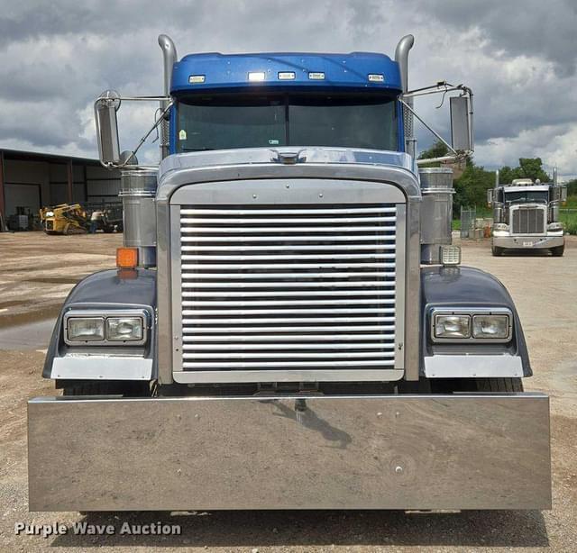 Image of Freightliner FLD132 equipment image 1