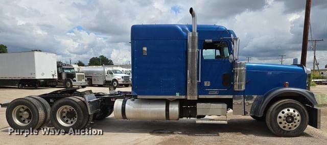 Image of Freightliner FLD132 equipment image 3