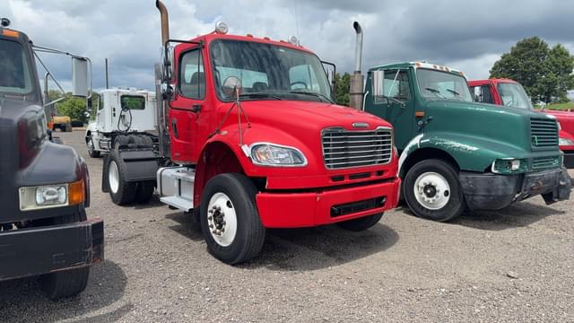 Image of Freightliner Business Class M2 equipment image 2