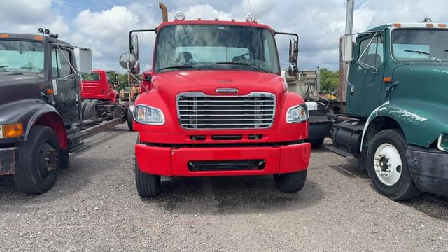 Image of Freightliner Business Class M2 equipment image 1