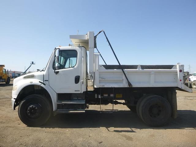 Image of Freightliner M2 equipment image 4