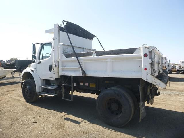 Image of Freightliner M2 equipment image 3