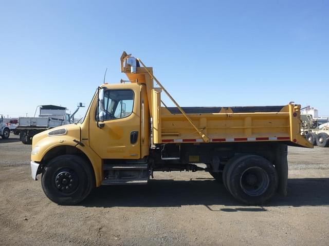 Image of Freightliner M2 equipment image 4