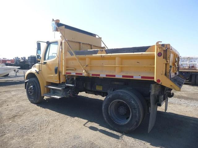 Image of Freightliner M2 equipment image 3