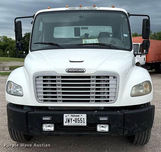 Image of Freightliner M2 equipment image 1