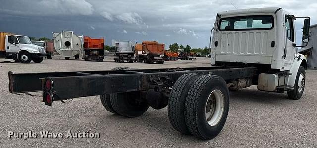 Image of Freightliner M2 equipment image 4