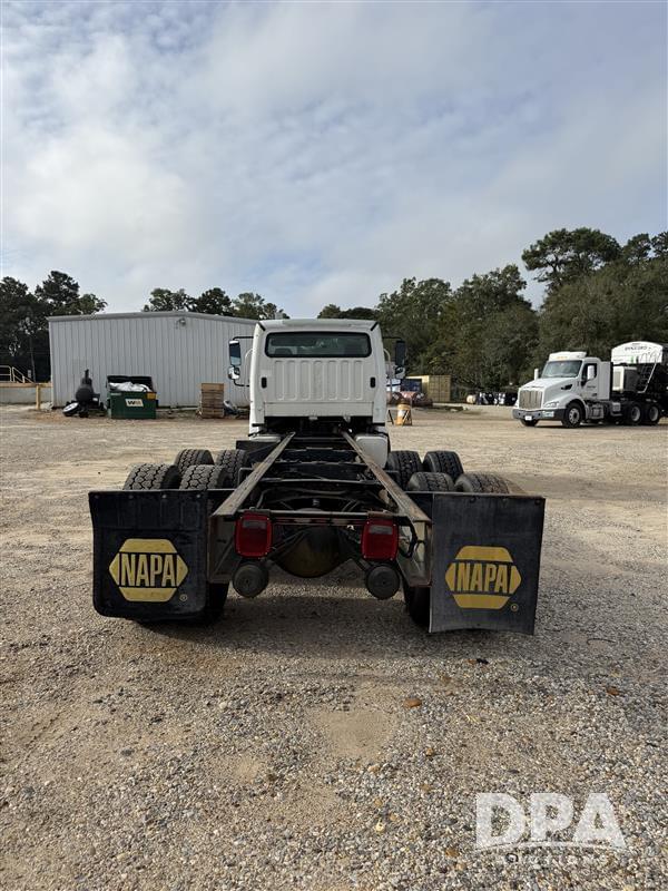 Image of Freightliner M2 equipment image 2