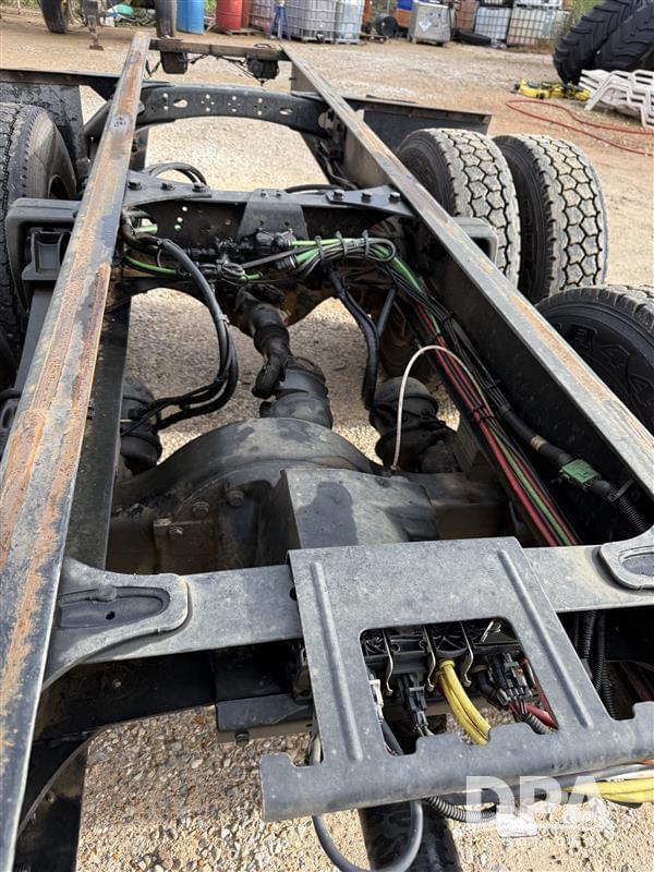 Image of Freightliner M2 equipment image 4