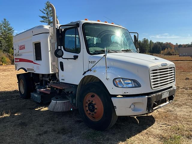 Image of Freightliner M2 equipment image 2