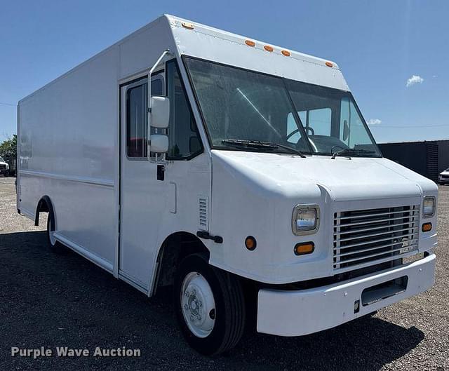 Image of Freightliner MT45 equipment image 2