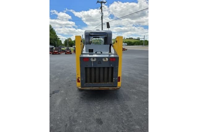 Image of Gehl 4240 equipment image 4
