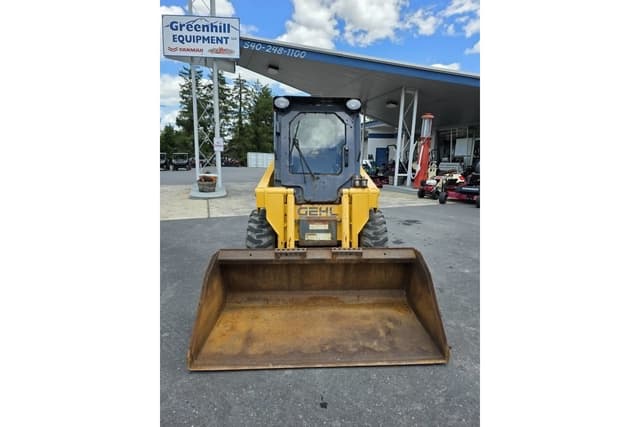Image of Gehl 4240 equipment image 2