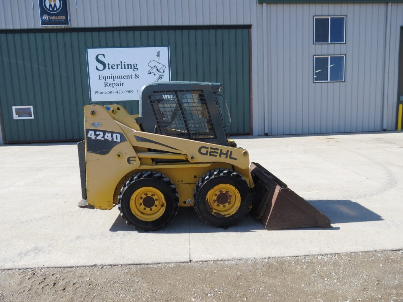 Gehl 4240E Equipment Image0