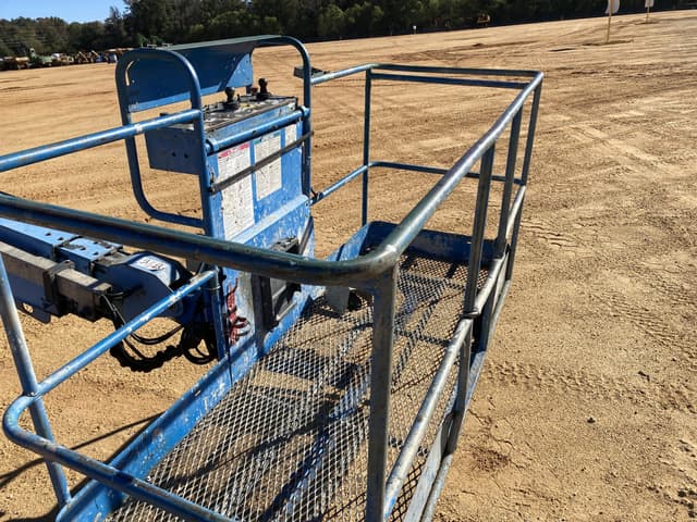 Image of Genie S-60 equipment image 4