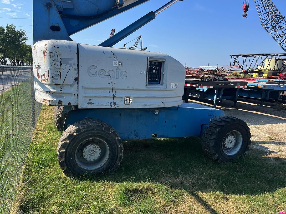 2008 Genie S-65 Equipment Image0