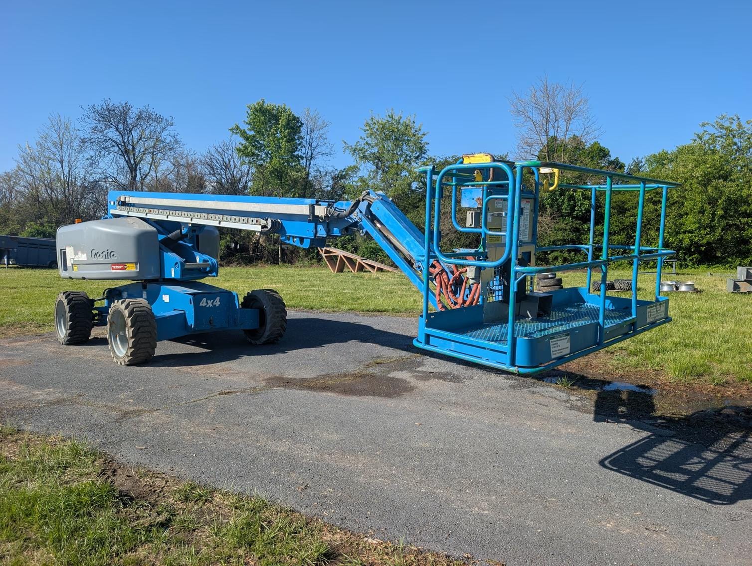 2008 Genie S-65 Equipment Image0